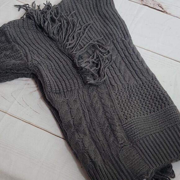 𝅺gray Free Generation Destructed Fringe Sweater with adorable details siz… - Picture 9 of 9